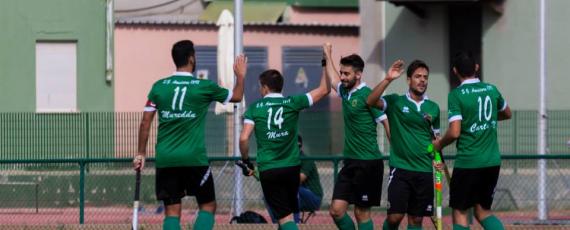 L'Amsicora festeggia il gol del 3-0 di Mura in uno scatto di Carla D'Alberto